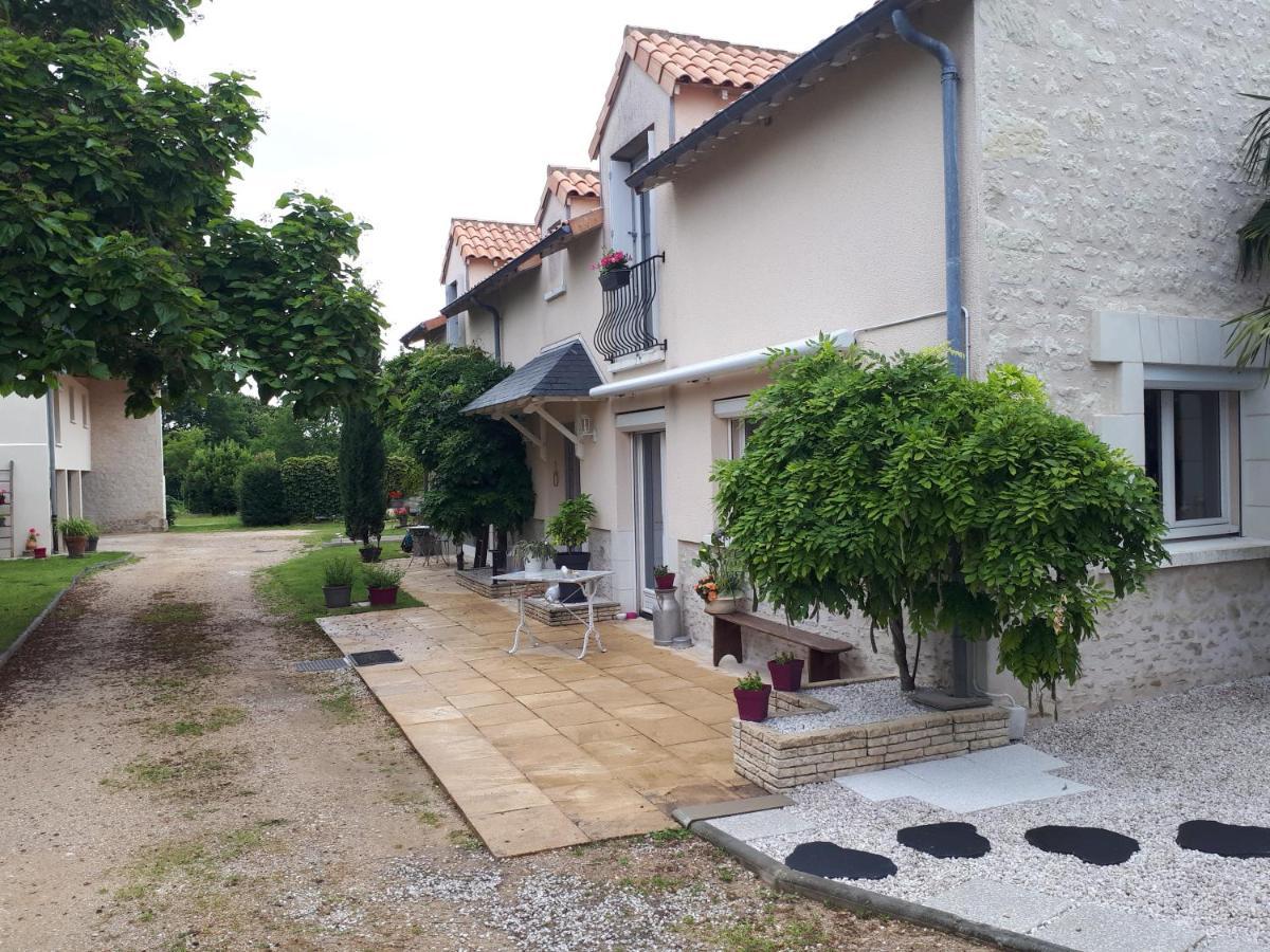 Gite Amanala Poitou Saint-Genest-d'Ambiere 외부 사진