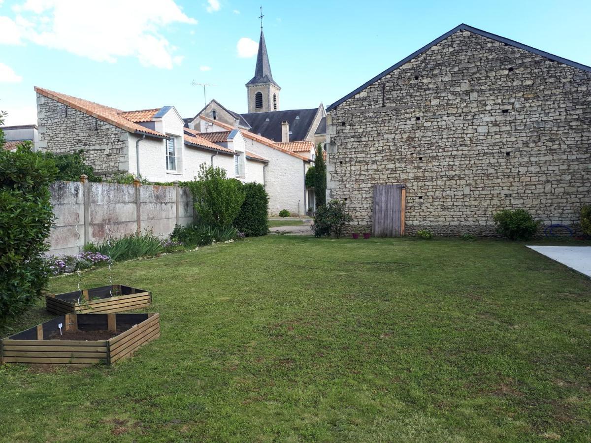 Gite Amanala Poitou Saint-Genest-d'Ambiere 외부 사진
